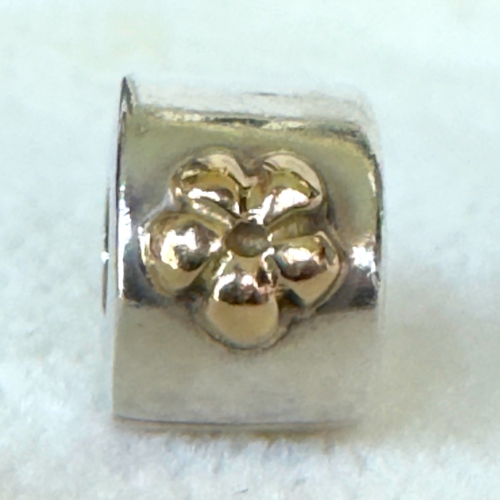 Genuine Pandora Clip Flower With 14k Yellow Gold 790140 - Picture 3 of 5